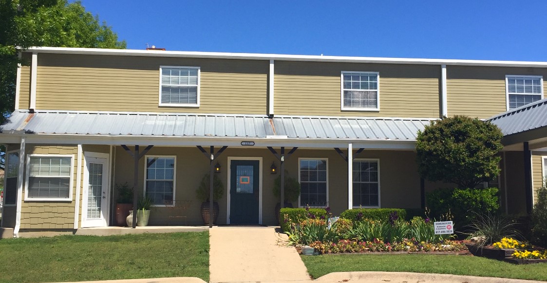 Aledo front of bldng